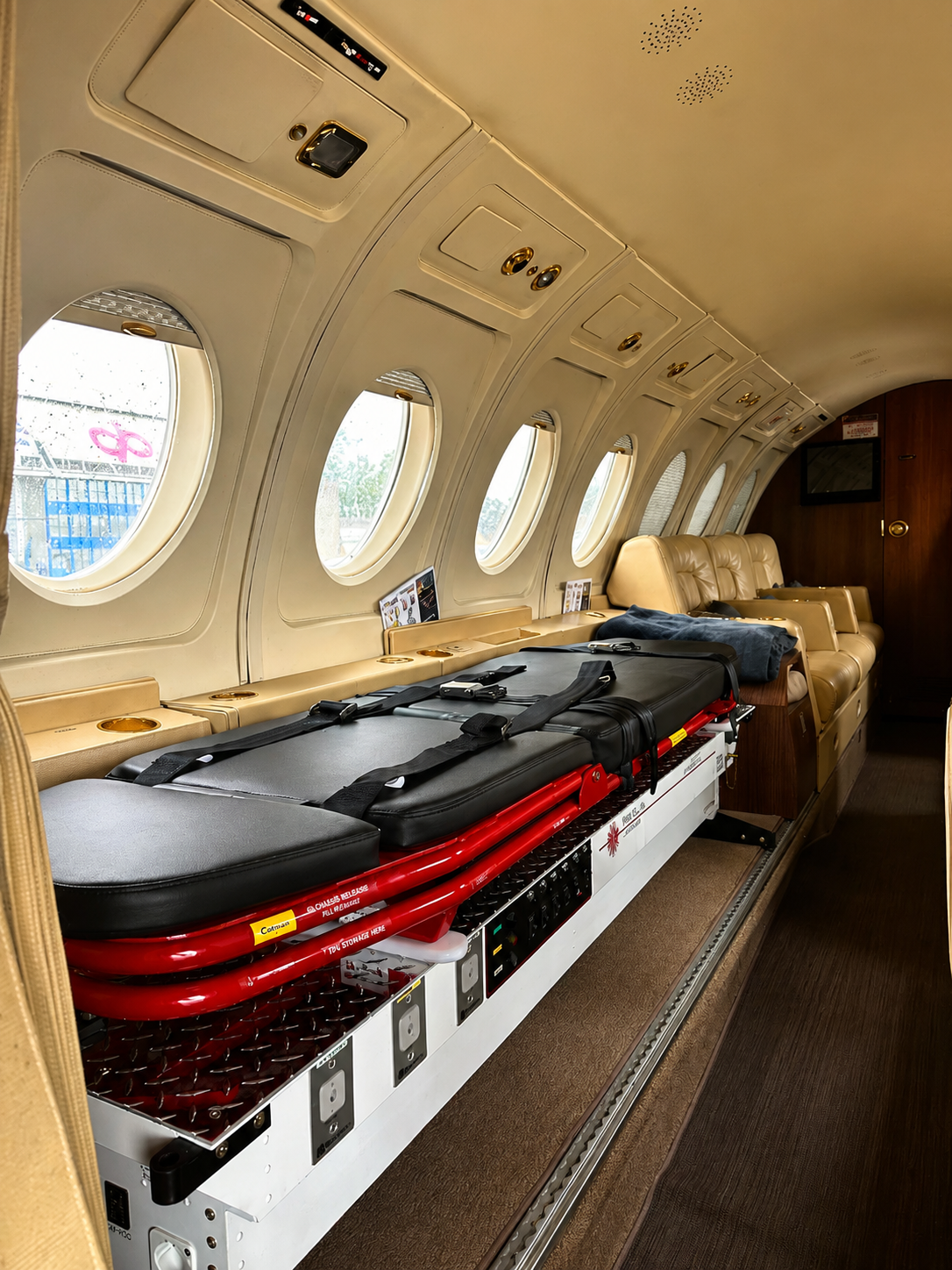 Falcon 50 cabin interior