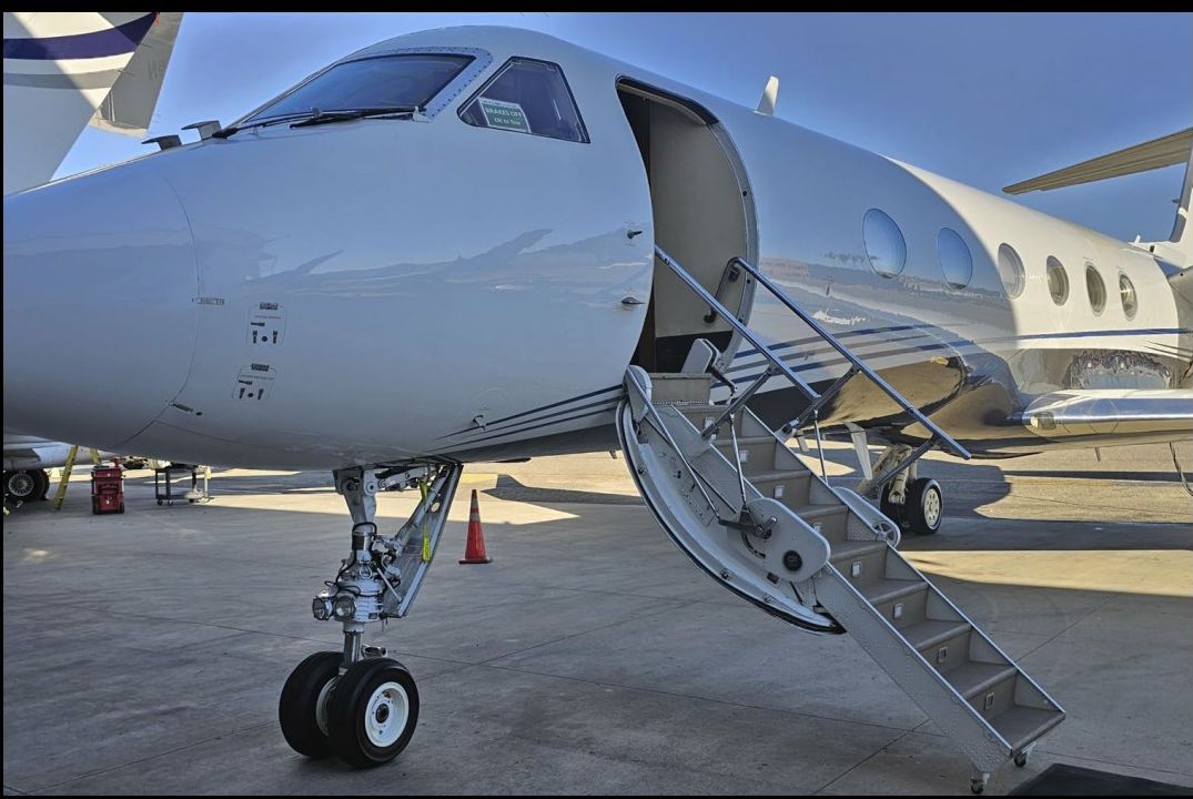 Gulfstream GIV private jet